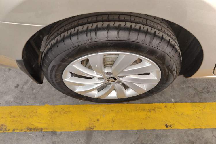 Used Skoda Rapid 2019 1.5L Automatic Comfort Edition China VI Standard Right Rear Wheel Hub
