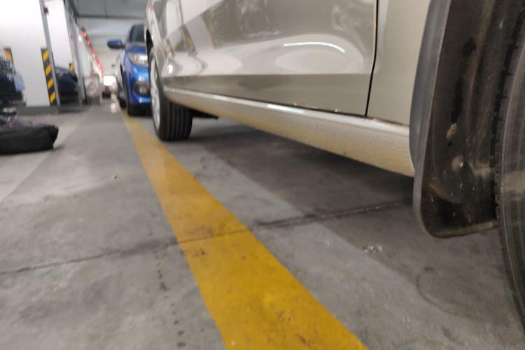 Used Skoda Rapid 2019 1.5L Automatic Comfort Edition China VI Standard Right Side Sill