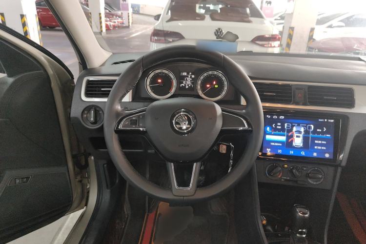 Used Skoda Rapid 2019 1.5L Automatic Comfort Edition China VI Standard Steering Wheel