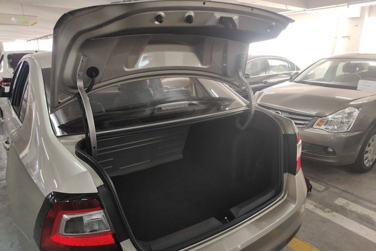 Used Skoda Rapid 2019 1.5L Automatic Comfort Edition China VI Standard Trunk