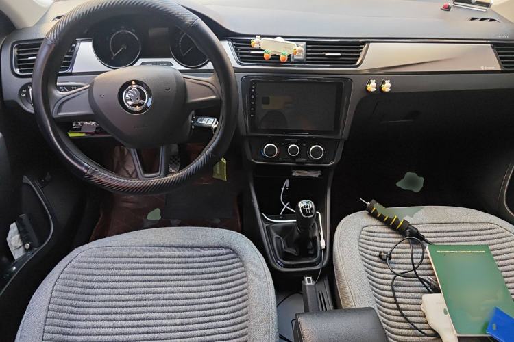 Used Skoda Rapid 2020 1.5L Manual Standard Edition Center Console
