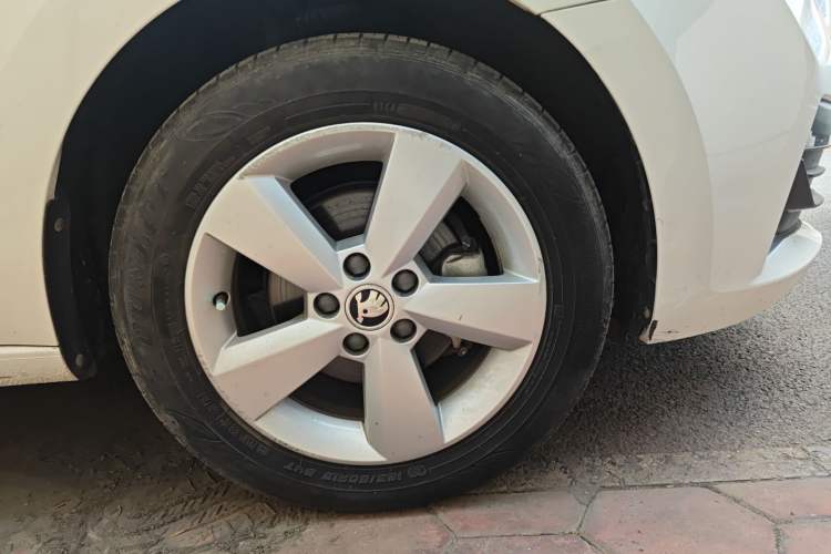 Used Skoda Rapid 2020 1.5L Manual Standard Edition Right Front Wheel Hub