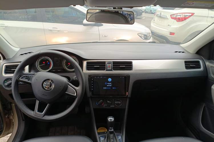 Used Skoda Rapid 2019 1.5L Automatic Comfort Edition China V Standard Center Console