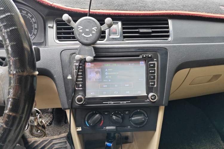 Used Skoda Rapid 2013 1.6L Manual Smart Selection Model Audio And AC Panel