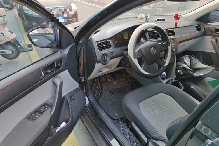 Used Skoda Rapid 2013 1.6L Manual Smart Selection Model Driver Seat