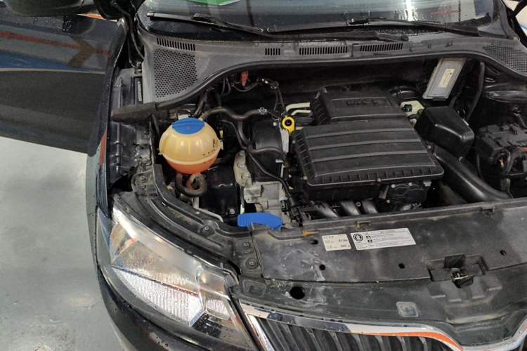 Used Skoda Rapid 2013 1.6L Manual Enjoyment Model Engine Bay Right
