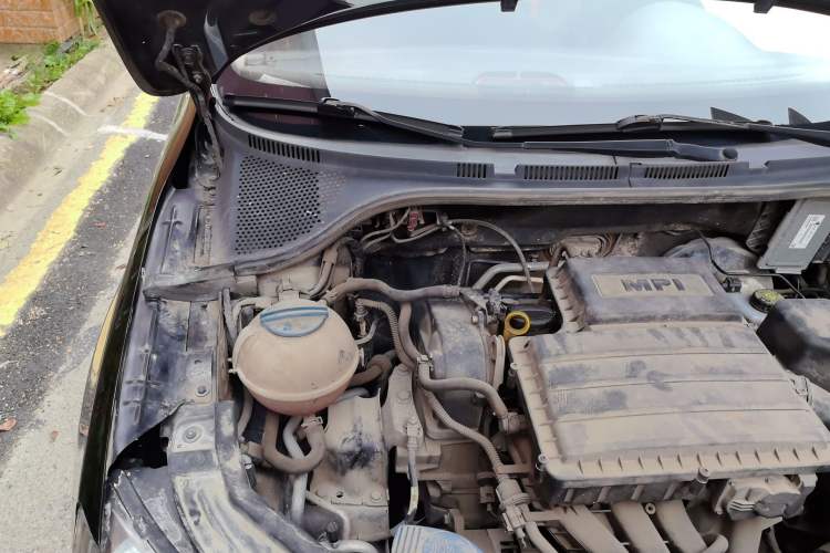 Used Skoda Rapid 2013 1.6L Manual Enjoyment Model Engine Bay Right