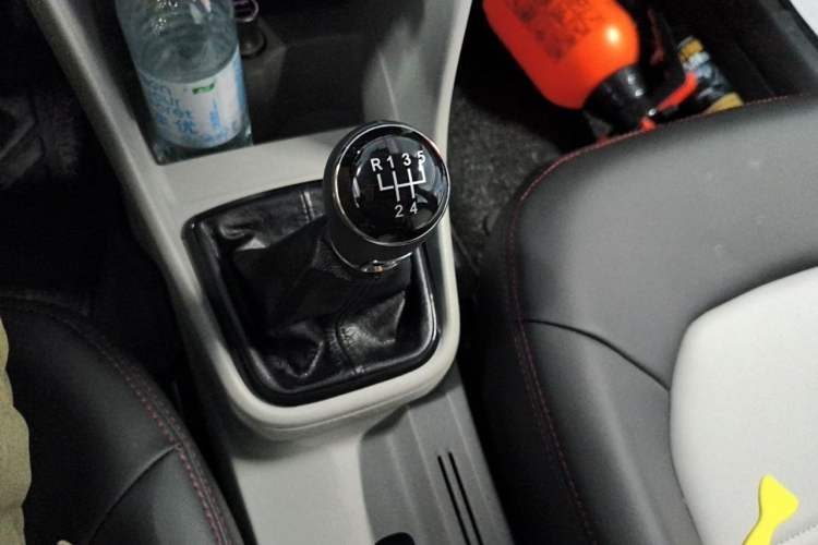 Used Skoda Rapid 2013 1.6L Manual Enjoyment Model Gear Lever