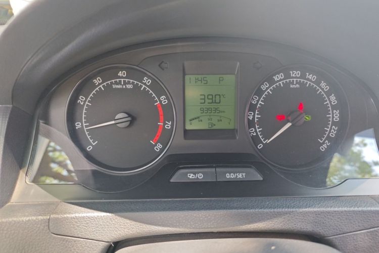 Used Skoda Rapid 2013 1.6L Automatic Smart Selection Model Odometer Close Up