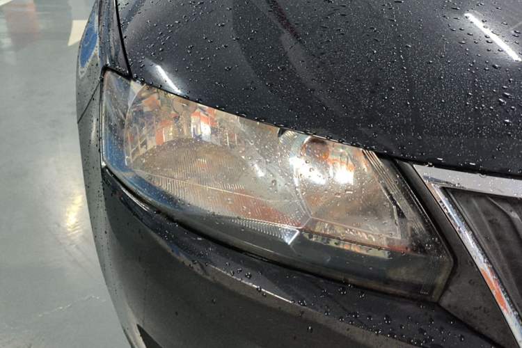 Used Skoda Rapid 2013 1.6L Manual Enjoyment Model Right Front Headlight