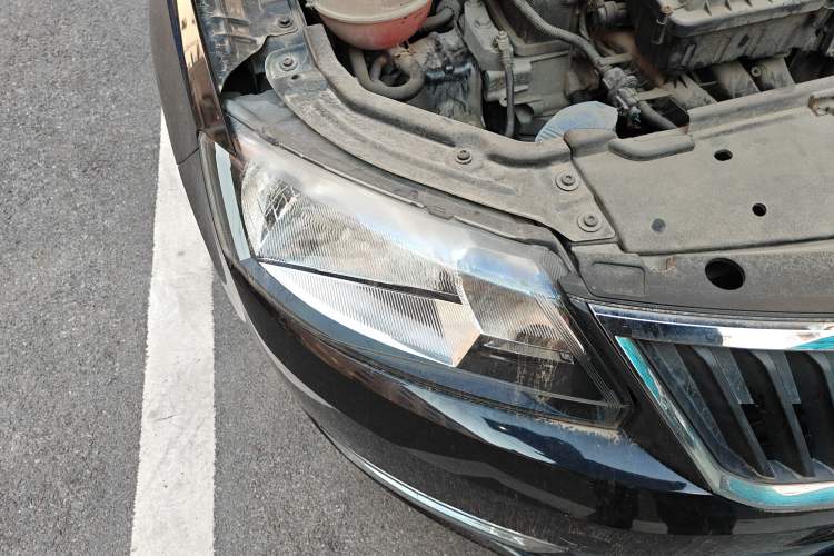 Used Skoda Rapid 2013 1.6L Manual Smart Selection Model Right Front Headlight