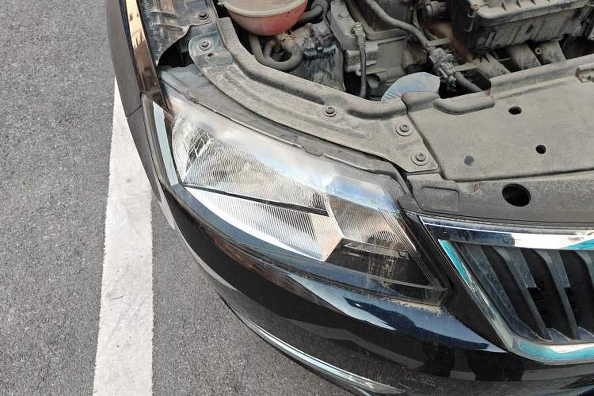 Used Skoda Rapid 2013 1.6L Manual Smart Selection Model Right Front Headlight