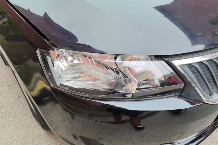 Used Skoda Rapid 2013 1.6L Manual Enjoyment Model Right Front Headlight