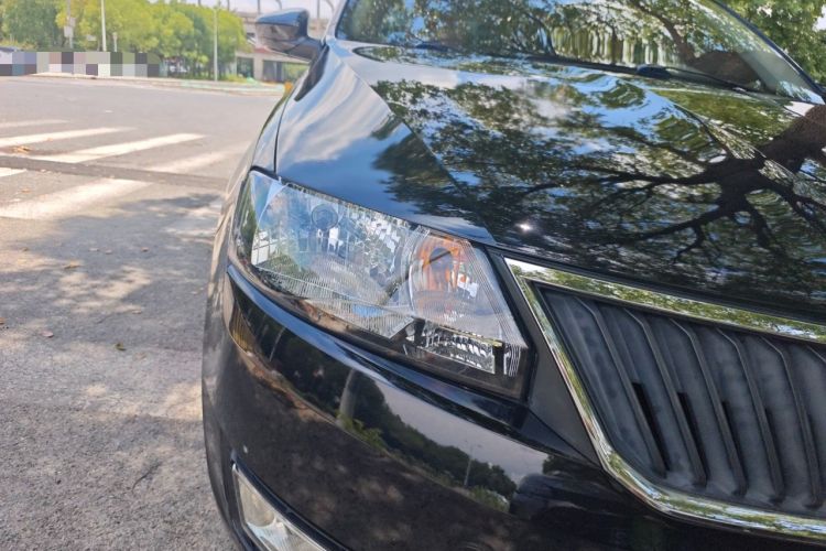 Used Skoda Rapid 2013 1.6L Automatic Smart Selection Model Right Front Headlight