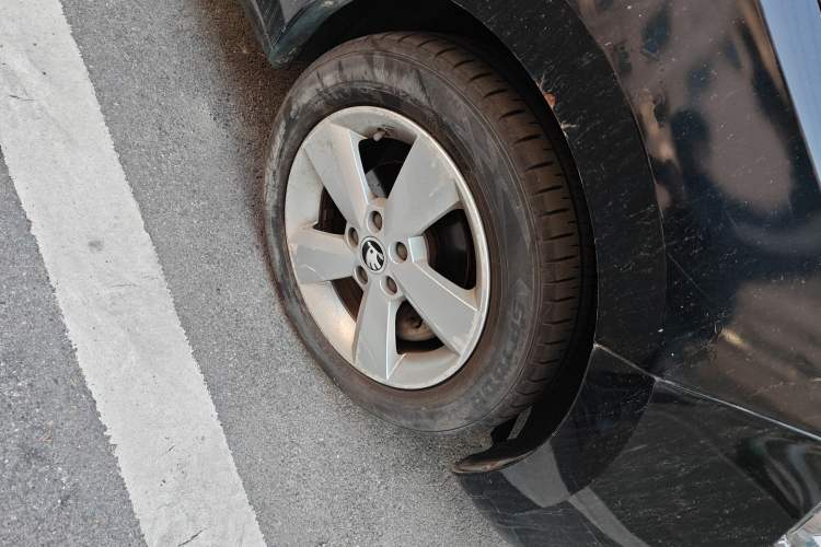 Used Skoda Rapid 2013 1.6L Manual Smart Selection Model Right Front Wheel Hub