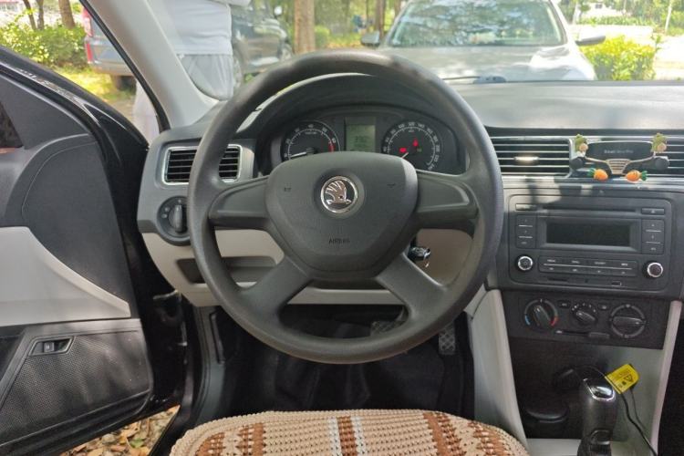 Used Skoda Rapid 2013 1.6L Automatic Smart Selection Model Steering Wheel