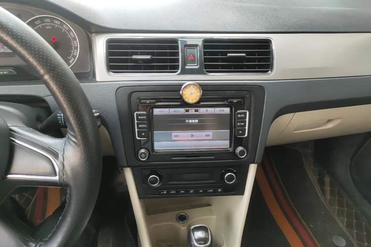 Used Skoda Rapid 2013 1.6L Automatic Smart Selection Model Audio And AC Panel