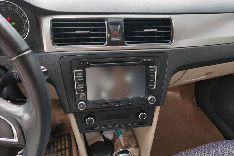 Used Skoda Rapid 2013 1.6L Automatic Preferred Model Audio And AC Panel