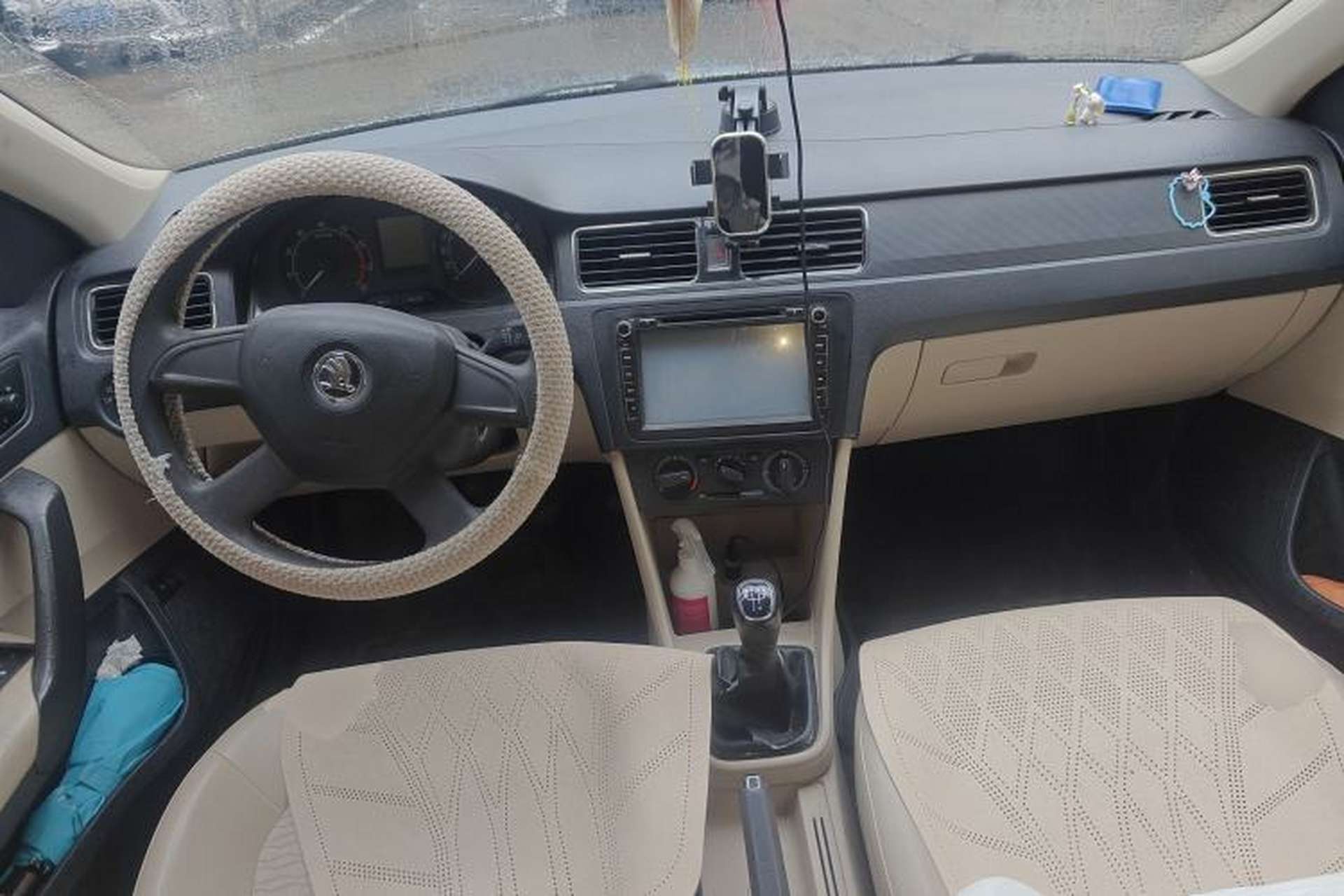 Used Skoda Rapid 2013 1.6L Manual Smart Selection Model Center Console