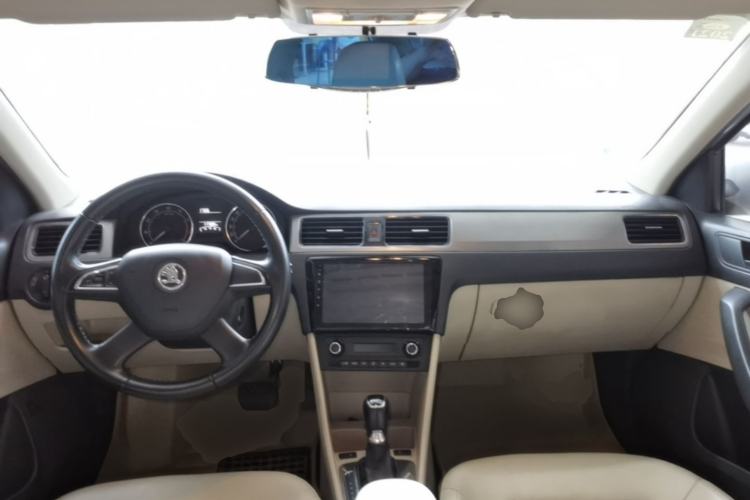 Used Skoda Rapid 2013 1.6L Automatic Preferred Model Center Console