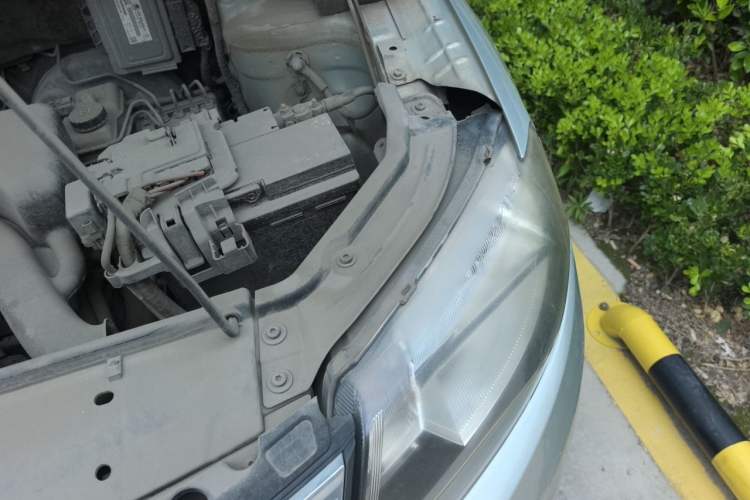 Used Skoda Rapid 2013 1.6L Manual Smart Selection Model Engine Bay Left