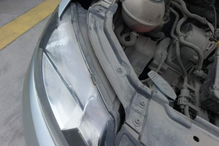 Used Skoda Rapid 2013 1.6L Manual Smart Selection Model Engine Bay Right
