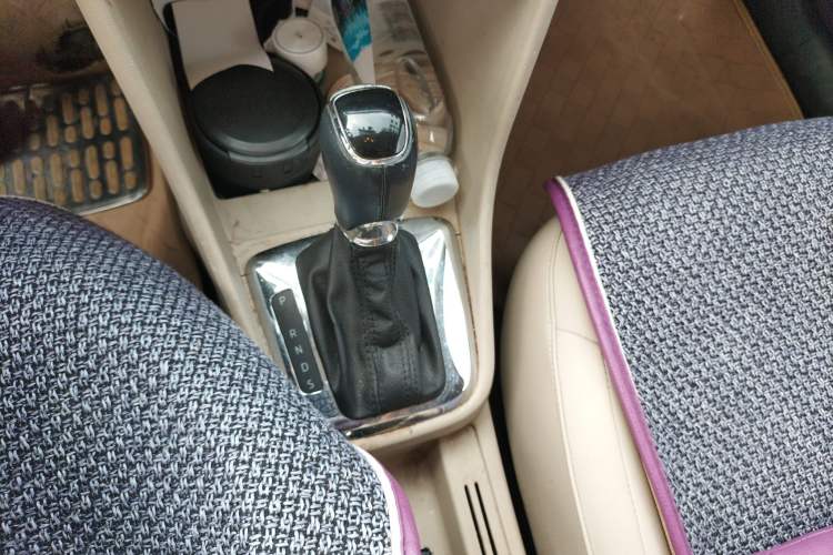 Used Skoda Rapid 2013 1.6L Automatic Preferred Model Gear Lever