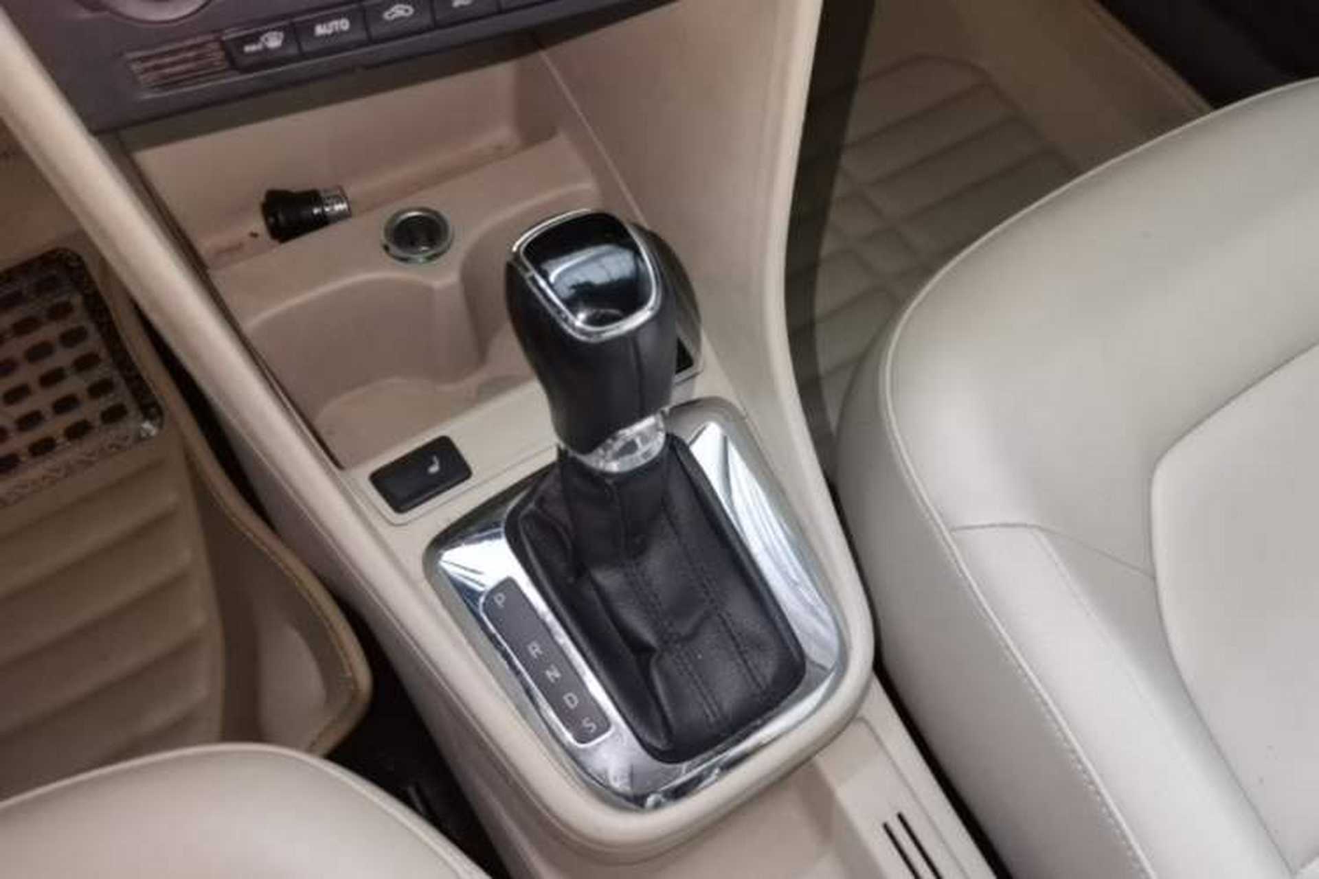 Used Skoda Rapid 2013 1.6L Automatic Preferred Model Gear Lever