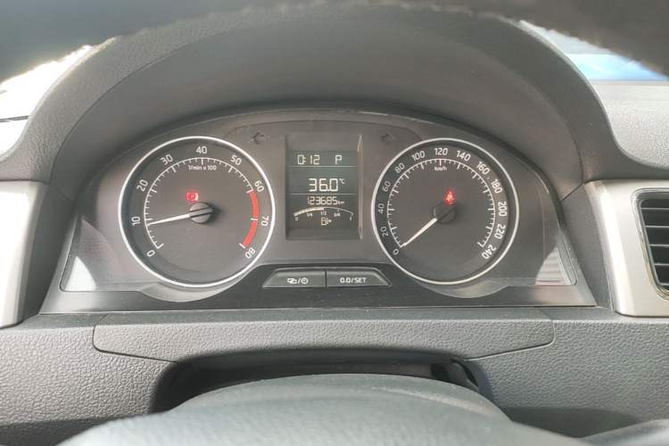 Used Skoda Rapid 2013 1.6L Automatic Smart Selection Model Instrument Cluster