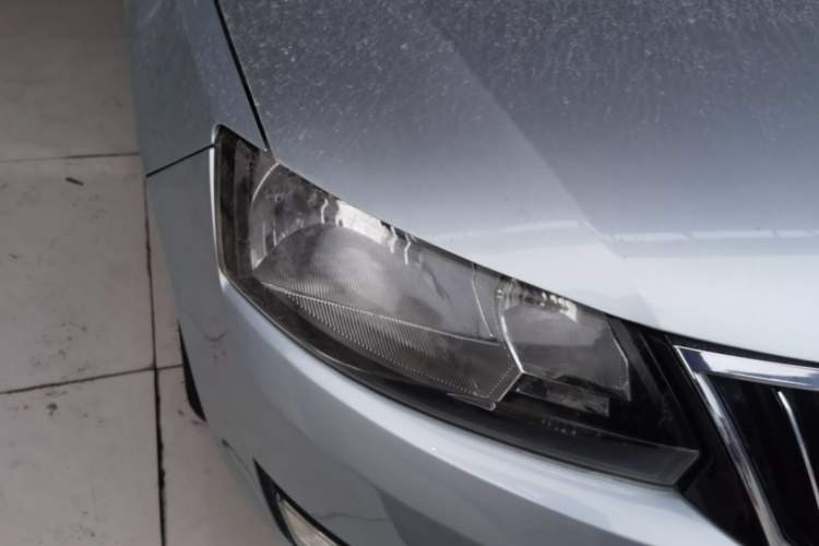 Used Skoda Rapid 2013 1.6L Automatic Preferred Model Right Front Headlight