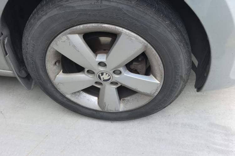 Used Skoda Rapid 2013 1.6L Manual Smart Selection Model Right Front Wheel Hub