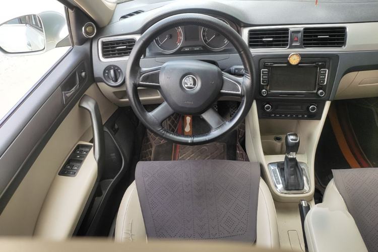 Used Skoda Rapid 2013 1.6L Automatic Smart Selection Model Steering Wheel