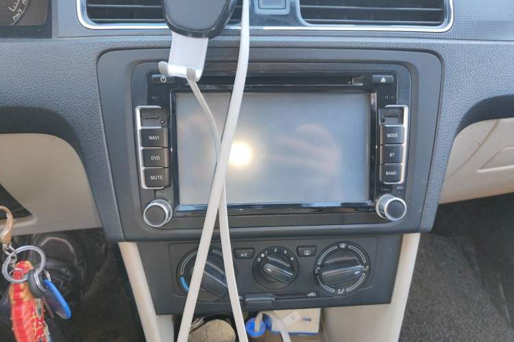Used Skoda Rapid 2013 1.6L Automatic Smart Selection Model Audio And AC Panel