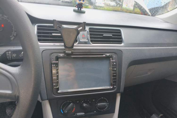Used Skoda Rapid 2013 1.6L Manual Smart Selection Model Audio And AC Panel