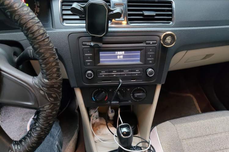 Used Skoda Rapid 2013 1.6L Automatic Smart Selection Model Audio And AC Panel