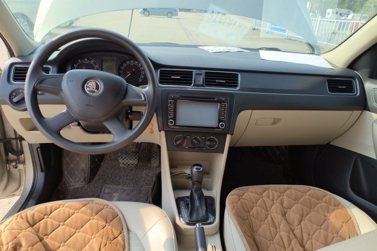 Used Skoda Rapid 2013 1.6L Automatic Smart Selection Model Audio And AC Panel