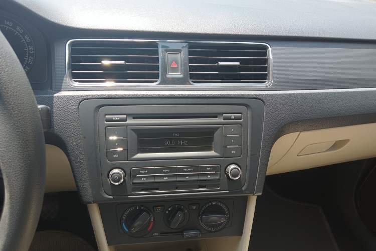 Used Skoda Rapid 2013 1.6L Manual Smart Selection Model Audio And AC Panel