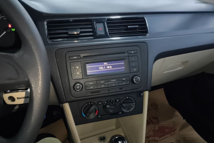 Used Skoda Rapid 2013 1.6L Automatic Smart Selection Model Audio And AC Panel