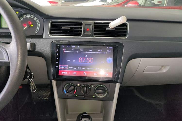 Used Skoda Rapid 2013 1.6L Automatic Smart Selection Model Audio And AC Panel