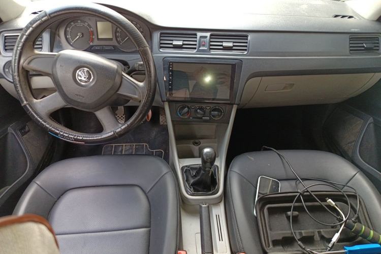 Used Skoda Rapid 2013 1.6L Manual Enjoyment Model Center Console