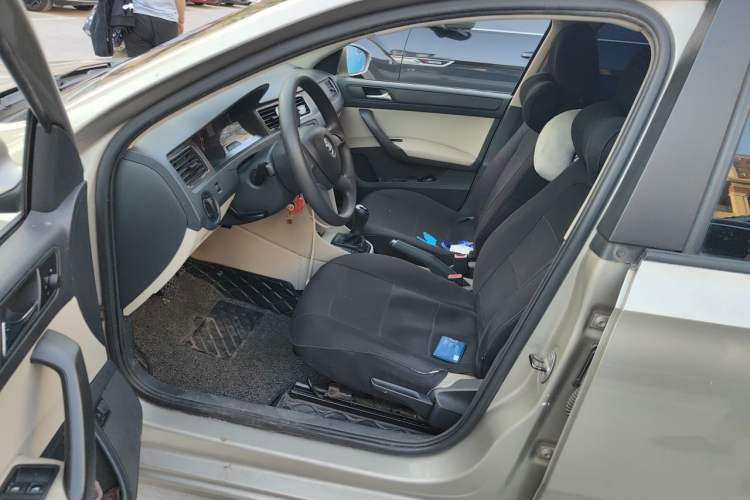 Used Skoda Rapid 2013 1.6L Automatic Smart Selection Model Driver Seat