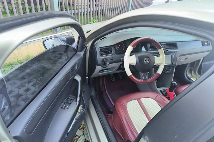 Used Skoda Rapid 2013 1.6L Manual Enjoyment Model Driver Seat