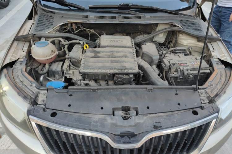 Used Skoda Rapid 2013 1.6L Automatic Smart Selection Model Engine Bay