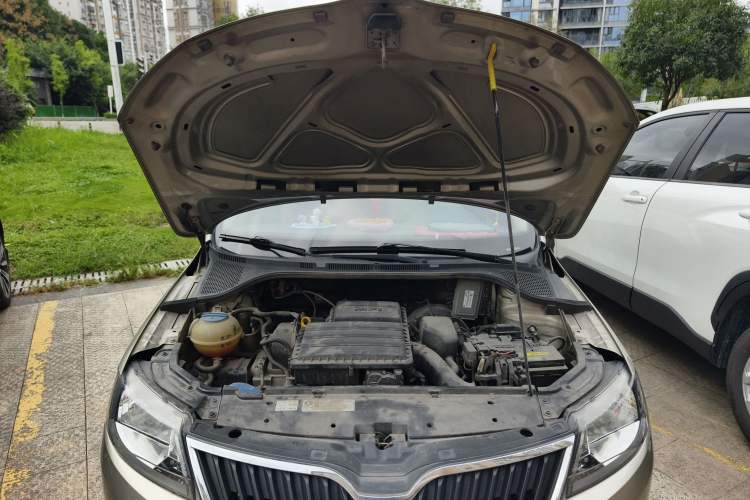 Used Skoda Rapid 2013 1.6L Automatic Smart Selection Model Engine Bay
