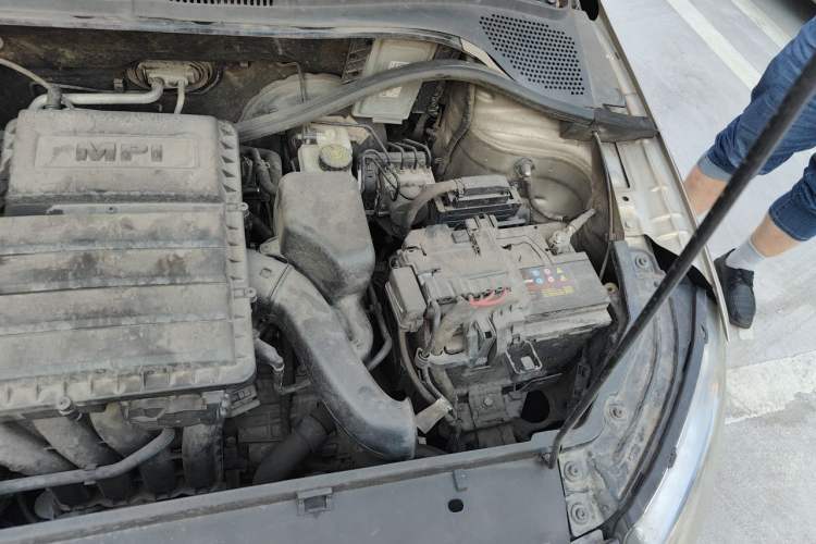 Used Skoda Rapid 2013 1.6L Automatic Smart Selection Model Engine Bay Left