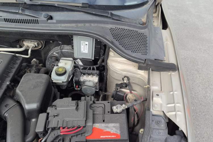 Used Skoda Rapid 2013 1.6L Manual Smart Selection Model Engine Bay Left