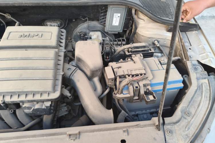 Used Skoda Rapid 2013 1.6L Automatic Smart Selection Model Engine Bay Left