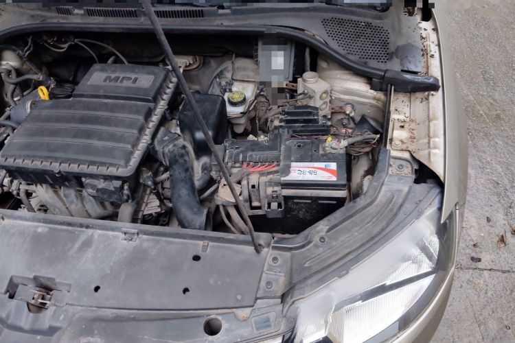 Used Skoda Rapid 2013 1.6L Automatic Smart Selection Model Engine Bay Left