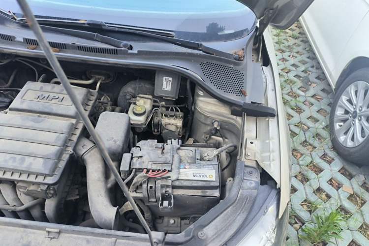 Used Skoda Rapid 2013 1.6L Manual Enjoyment Model Engine Bay Left