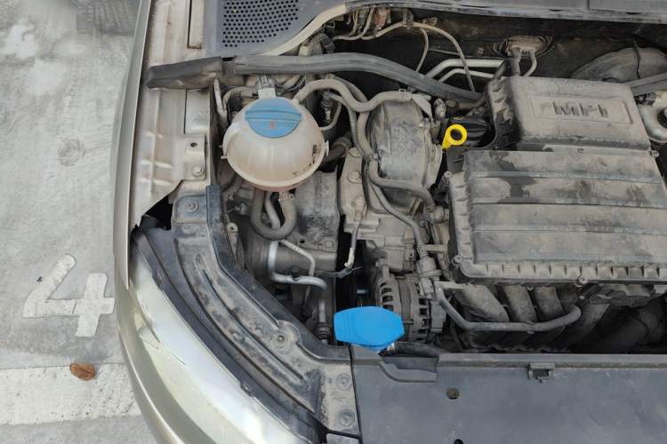 Used Skoda Rapid 2013 1.6L Automatic Smart Selection Model Engine Bay Right